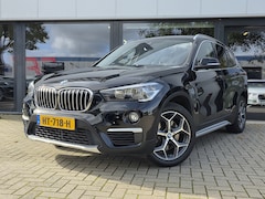 BMW X1 - xDrive20i xLine + PANO DAK + LM VELGEN + NAVIGATIE