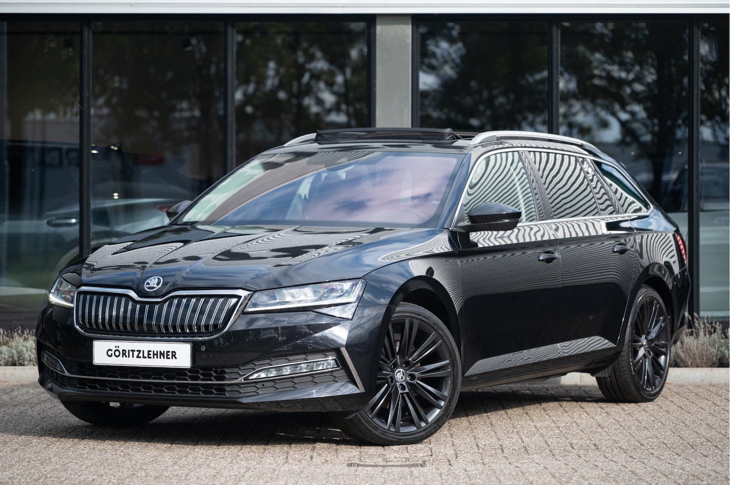 Skoda Superb Combi - 1.4 TSI iV Style | Pano | Trekhaak | Matrix LED | Standkachel | 19" - AutoWereld.nl