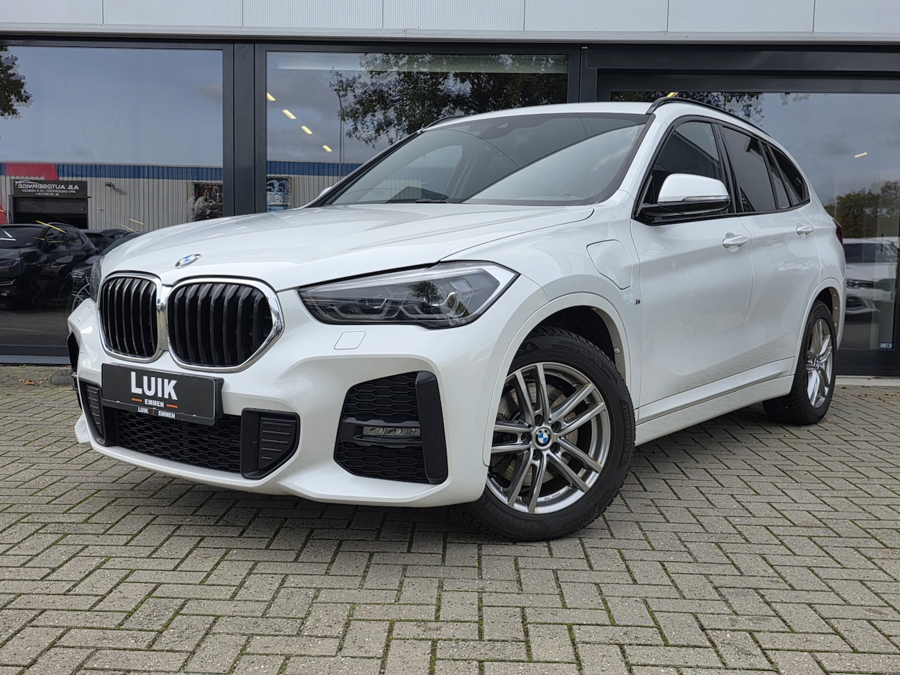 BMW X1 - xDrive25e M-Sport + NAVIGATIE + LM VELGEN + LED - AutoWereld.nl