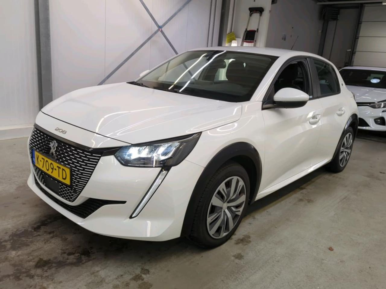 Peugeot e-208 - EV 50kWh 136pk Active Pack 92.56% SoH [ CAMERA+CARPLAY+CRUISE+STOELVERWARMING ] - AutoWereld.nl