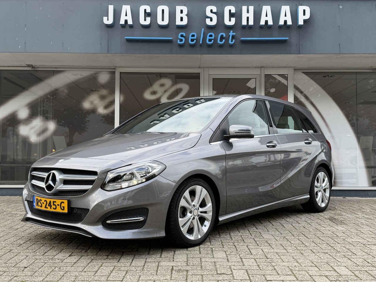 Mercedes-Benz B-klasse - 180 Ambition / Automaat / Sensoren V+A / Stoelverwarming / - AutoWereld.nl