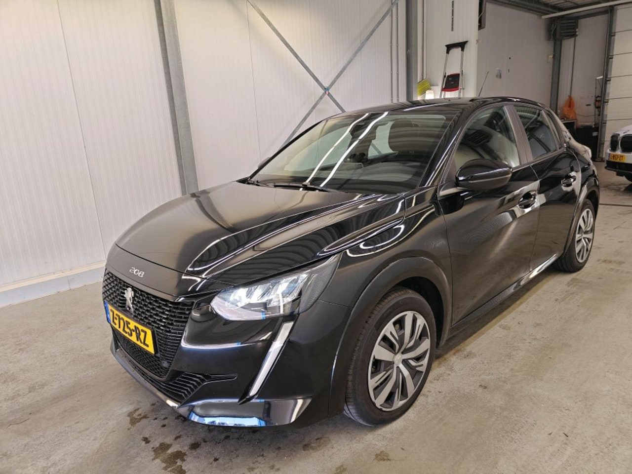 Peugeot e-208 - EV 50kWh 136pk Active Pack 100% SoH [ CARPLAY+CRUISE+STOELVERWARMING+GOED ONDERHOUD ] - AutoWereld.nl
