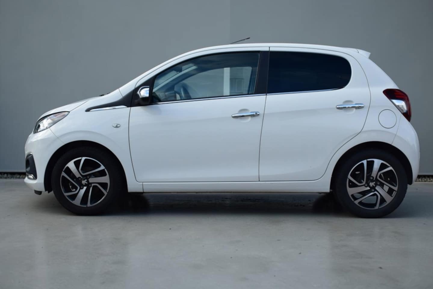 Peugeot 108 - 1.0 e-VTi Allure 1.0 e-VTi Allure, Parkeercamera, Dealeronderhouden, Apple car play, NAP