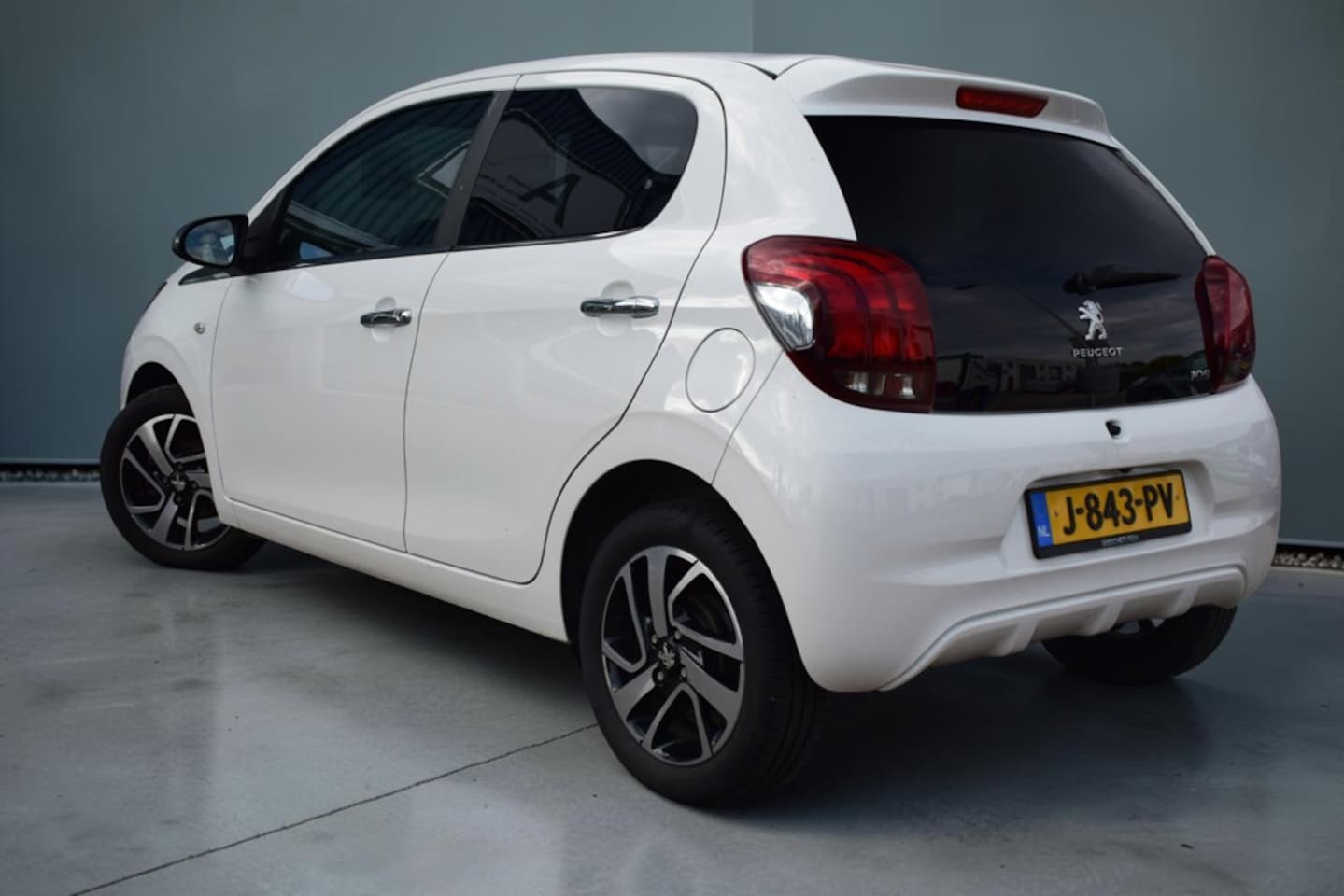 Peugeot 108 - 1.0 e-VTi Allure 1.0 e-VTi Allure, Parkeercamera, Dealeronderhouden, Apple car play, NAP