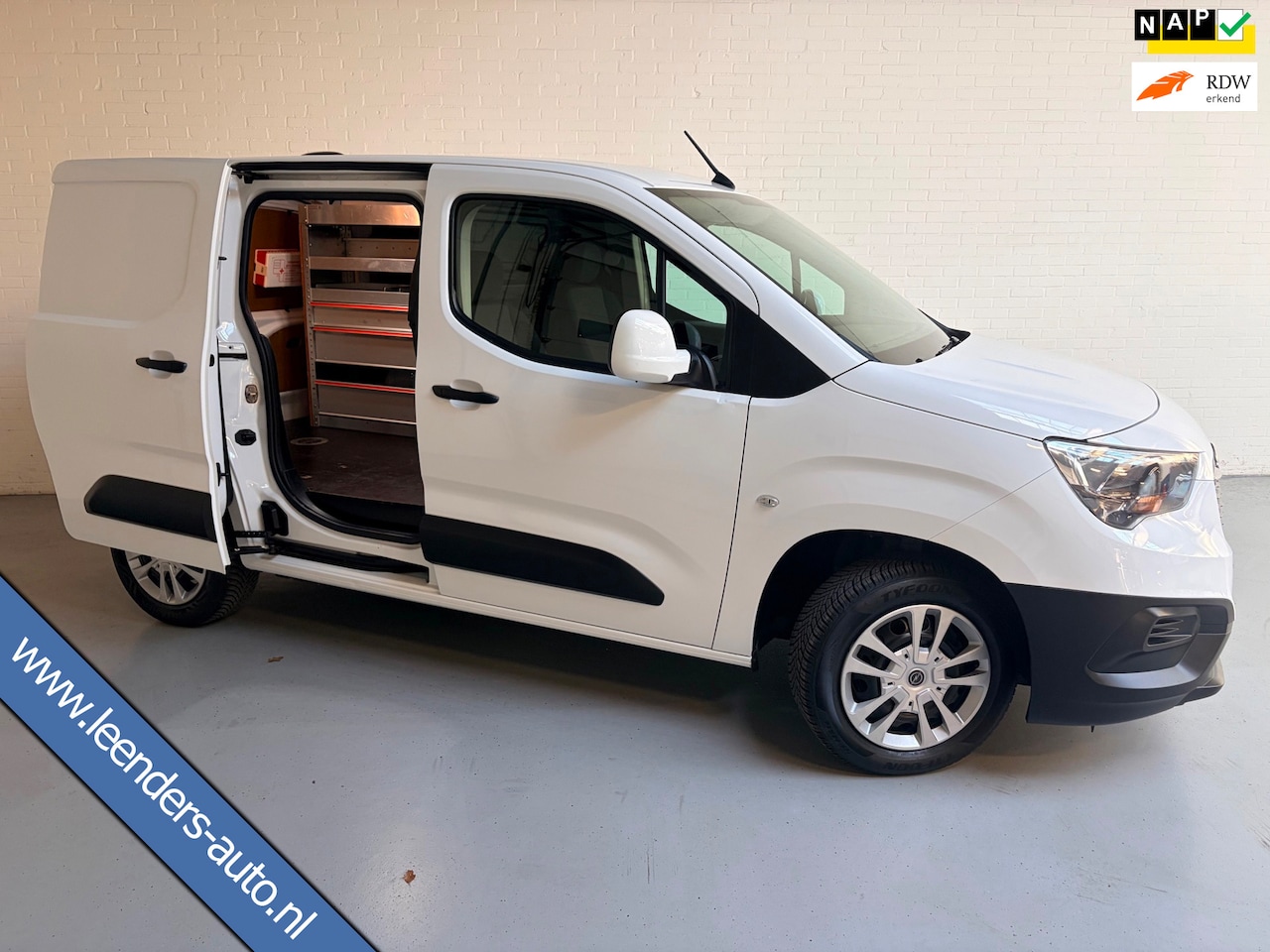 Opel Combo - 1.5D 102pk euro6 L1H1 Edition, Kasten, Trekhaak, Airco, Navigatie, CruiseControl, RIJKLAAR - AutoWereld.nl