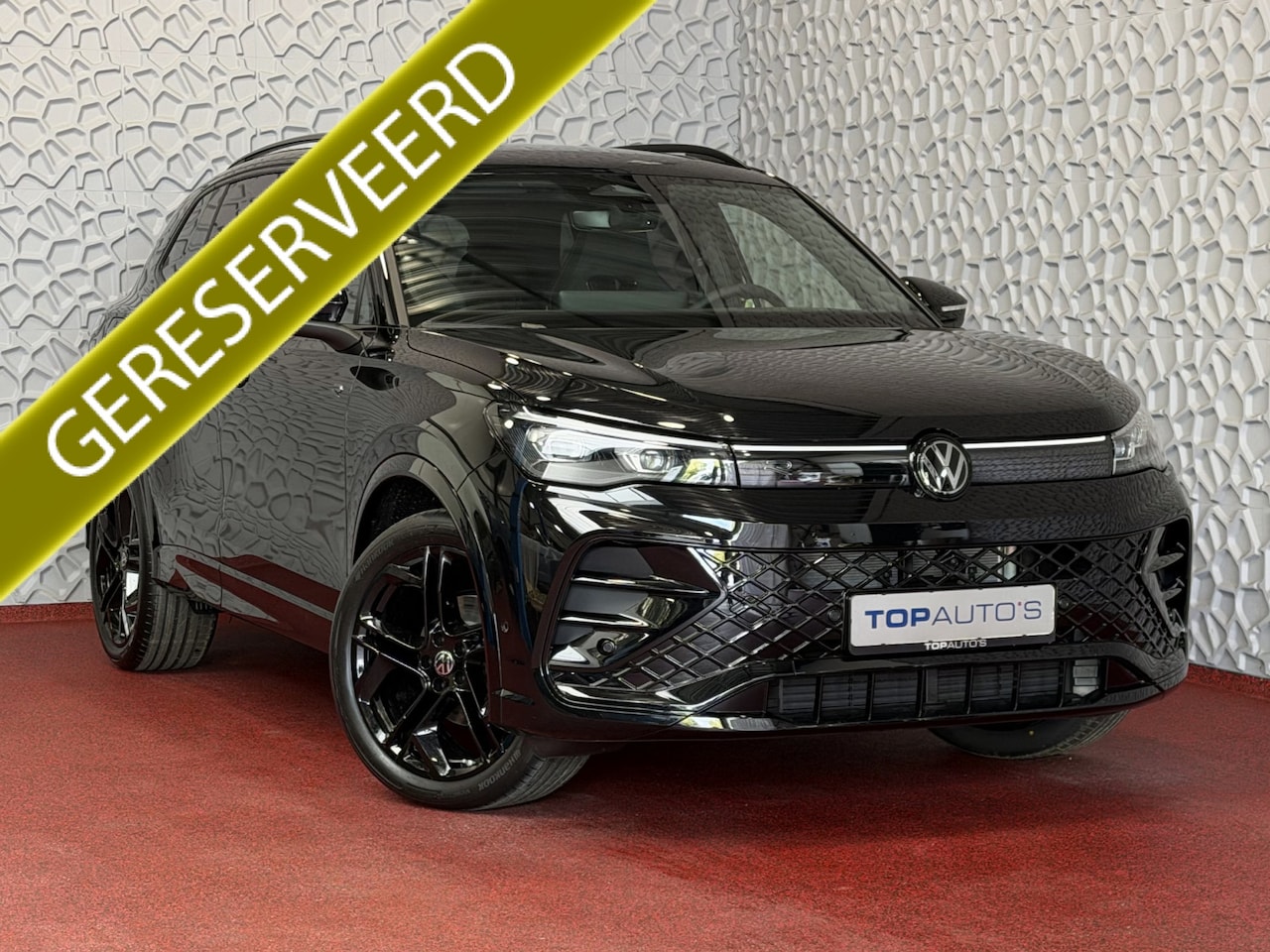 Volkswagen Tiguan - 1.5 eTSI 150PK BENZINE R-Line Black Style | Panorama | HUD | Trekhaak | 360° Camera | Nieu - AutoWereld.nl