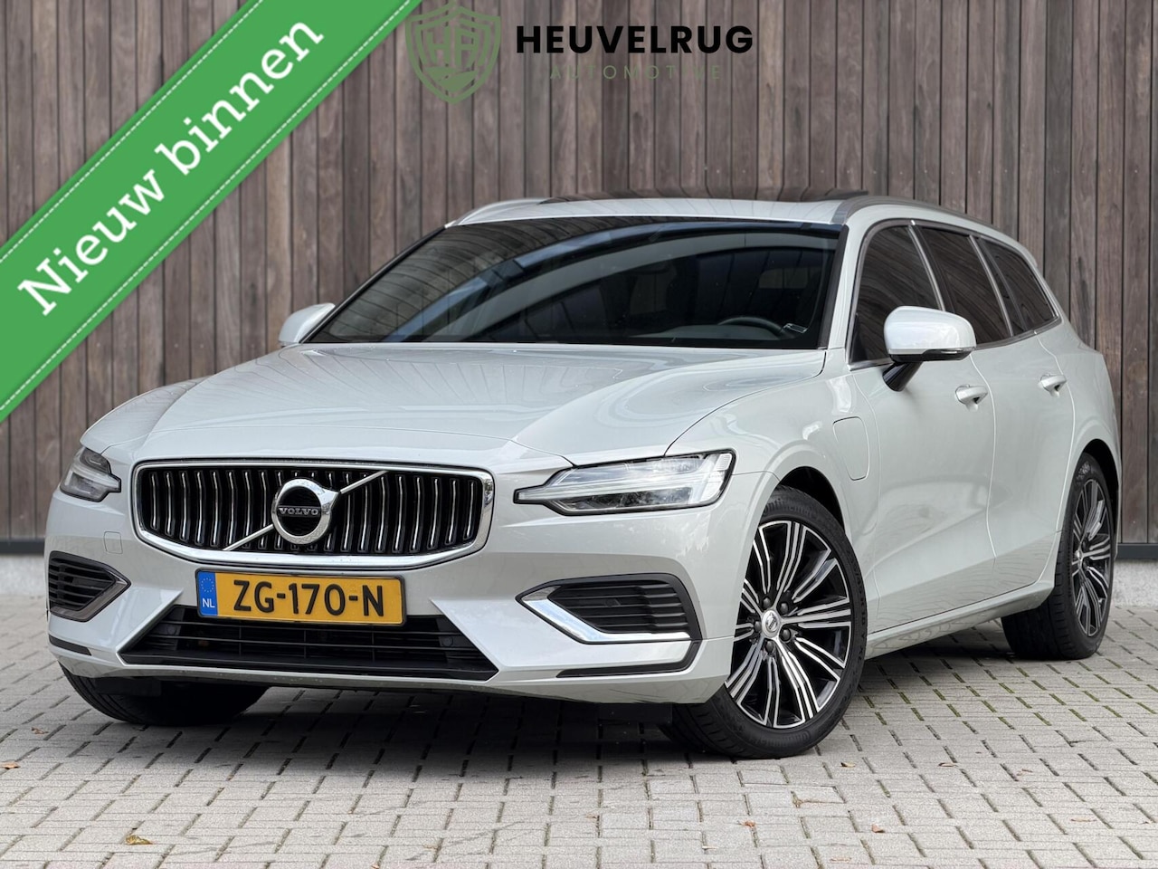 Volvo V60 - 2.0 T8 Twin Engine AWD Inscription |TREKHAAK | PANORAMADAK | CAMERA | NL- AUTO - AutoWereld.nl