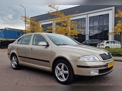 Skoda Octavia - 1.6 FSI Elegance PSENSOR CRUISE 2 X SLEUTELS