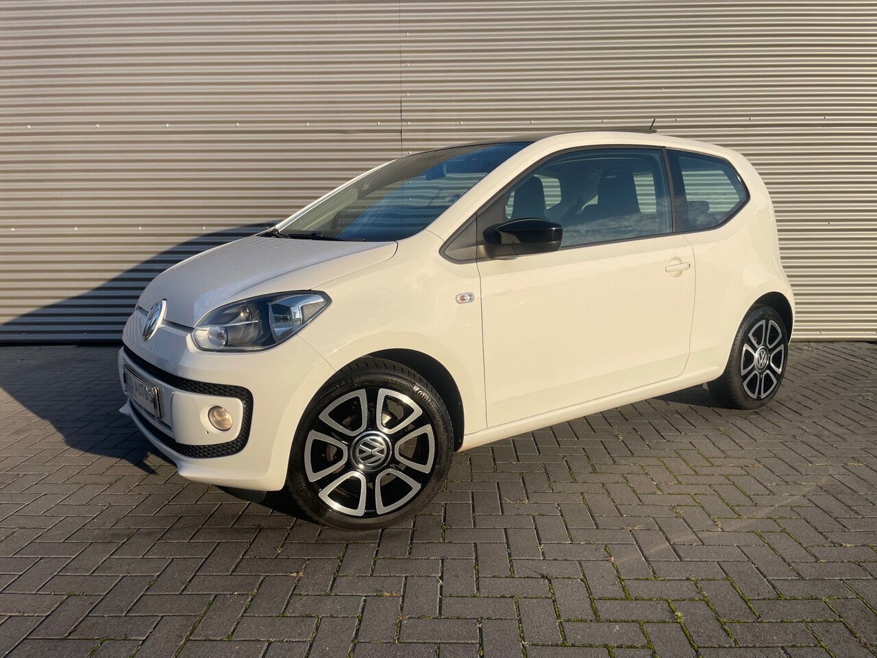 Volkswagen Up! - 1.0 CUP up! met panoramadak / lmv / elek pakket - AutoWereld.nl