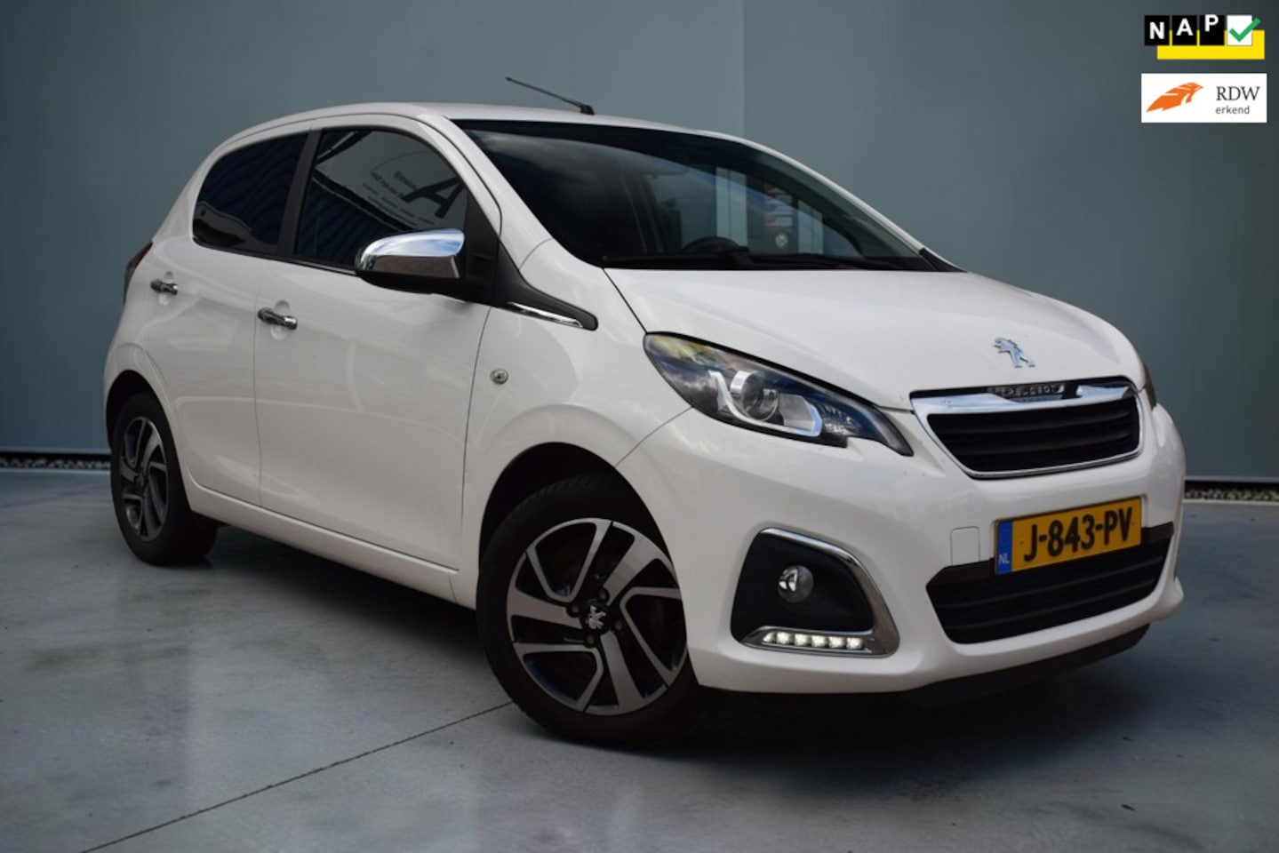 Peugeot 108 - 1.0 e-VTi Allure 1.0 e-VTi Allure, Parkeercamera, Dealeronderhouden, Apple car play, NAP - AutoWereld.nl