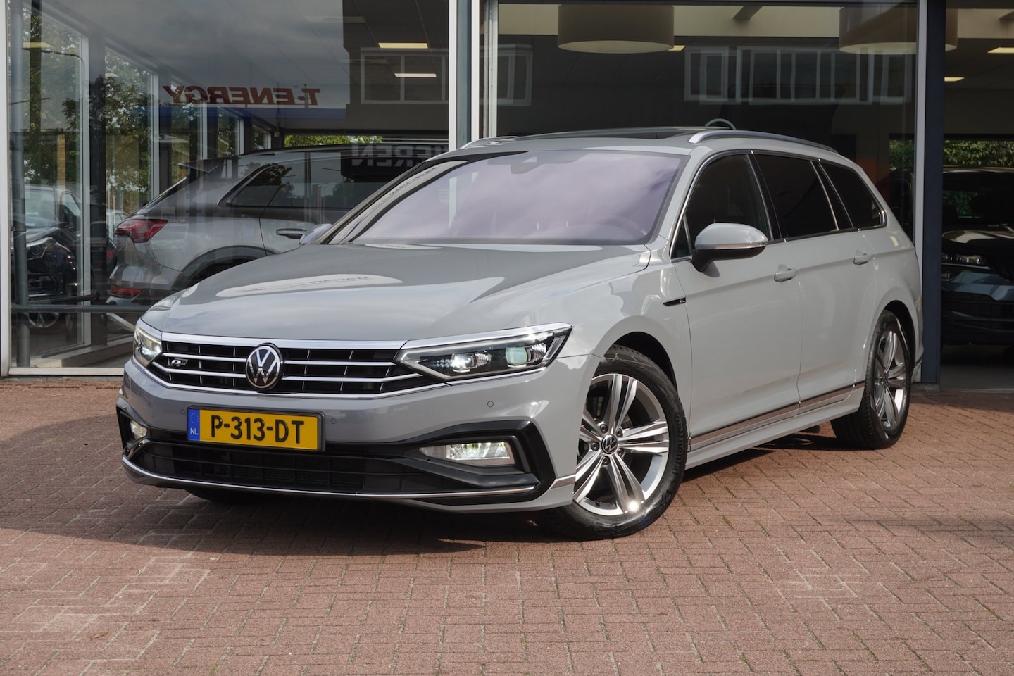 Volkswagen Passat Variant - 1.5 TSI R-Line Business + Panodak | Carplay | Automaat | Camera | Vol opties | Inruil moge - AutoWereld.nl