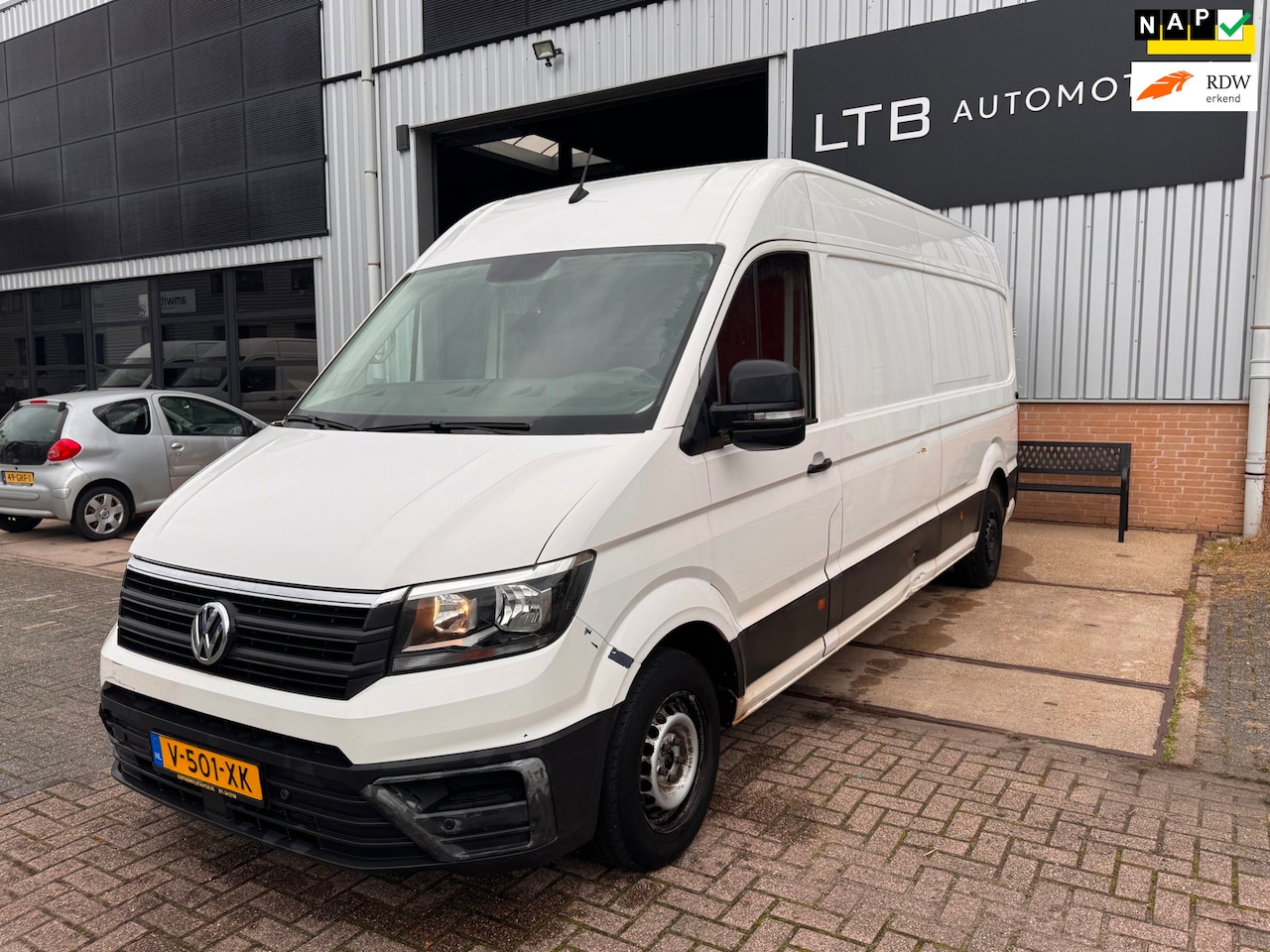 Volkswagen Crafter - 35 2.0 TDI L4H3 Comfortline Airco|Camera|Cruise - AutoWereld.nl