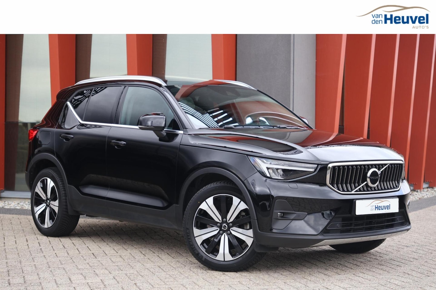 Volvo XC40 - T4 Recharge Ultimate Bright | Stoelverwarming | Trekhaak | Leder | Parkeercamera | Panoram - AutoWereld.nl