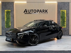Mercedes-Benz A-klasse - 180 AMG Line |PANO|360 CAMERA|DODEHOEK|KEYLESS|ACC|SFEERVERLICHTING|NIGHTPAKKET|DEALER OND