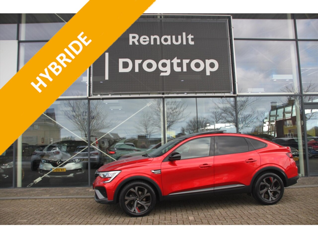 Renault Arkana - 145PK-RS LINE-HYBRID-83DKM-GLASDAK-360CAM-TREKH- - AutoWereld.nl