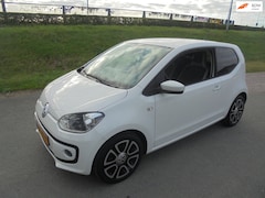 Volkswagen Up! - Up 1.0 benzine 3 deurs airco navigatie lmv 133.000km