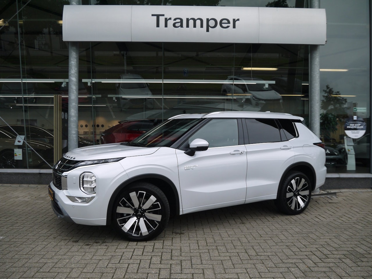 Mitsubishi Outlander - 2.4 PHEV Instyle 306PK S-AWC|Rijklaar - AutoWereld.nl