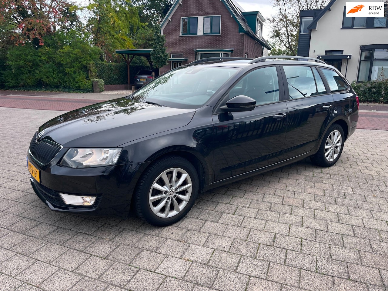 Skoda Octavia Combi - 1.2 TSI Elegance Ecc Navi Isofix NW APK LM - AutoWereld.nl