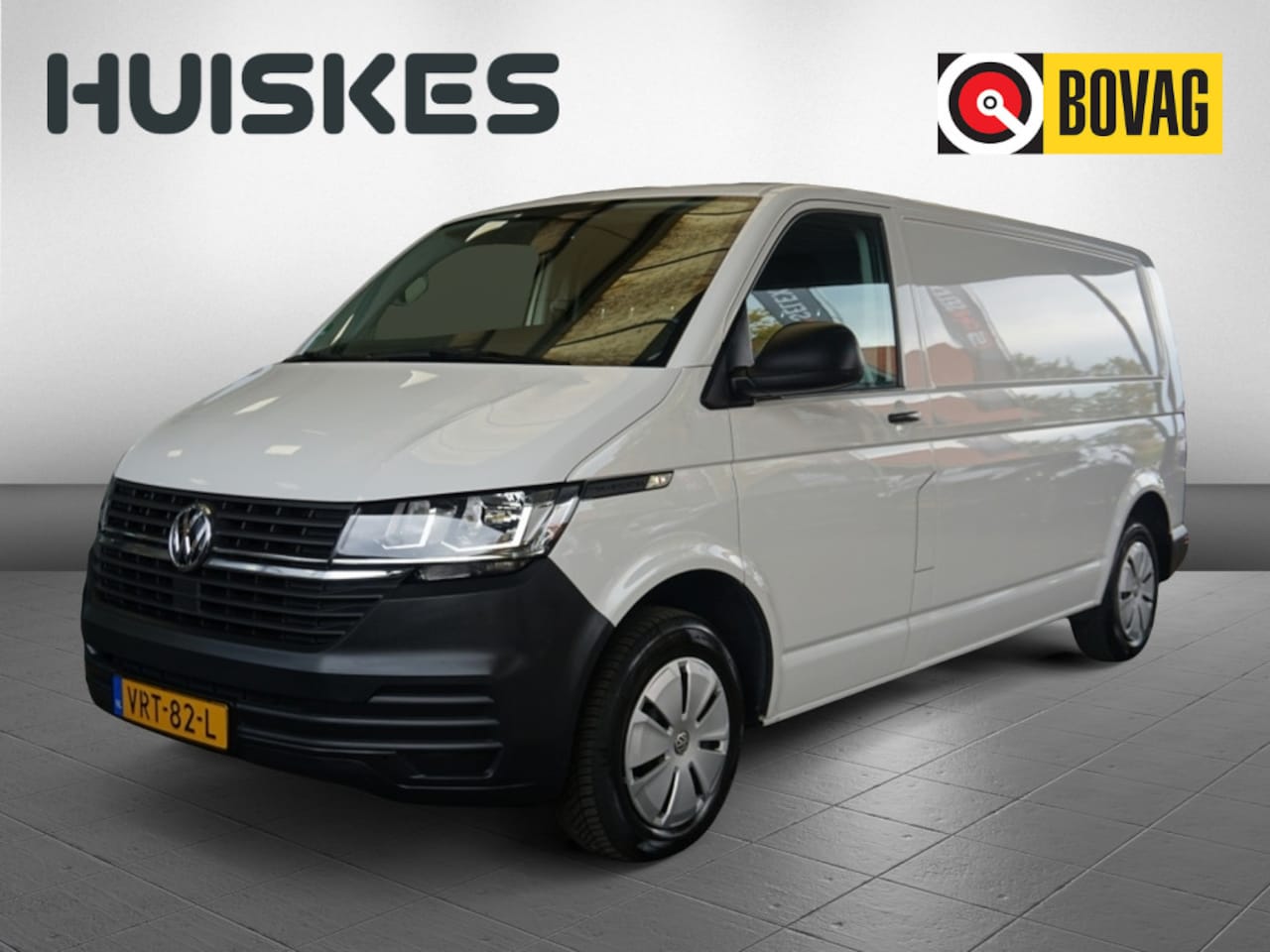 Volkswagen Transporter - 2.0 TDI L2H1 | Navi | Carplay | Airco | Achteruitrijcamera - AutoWereld.nl