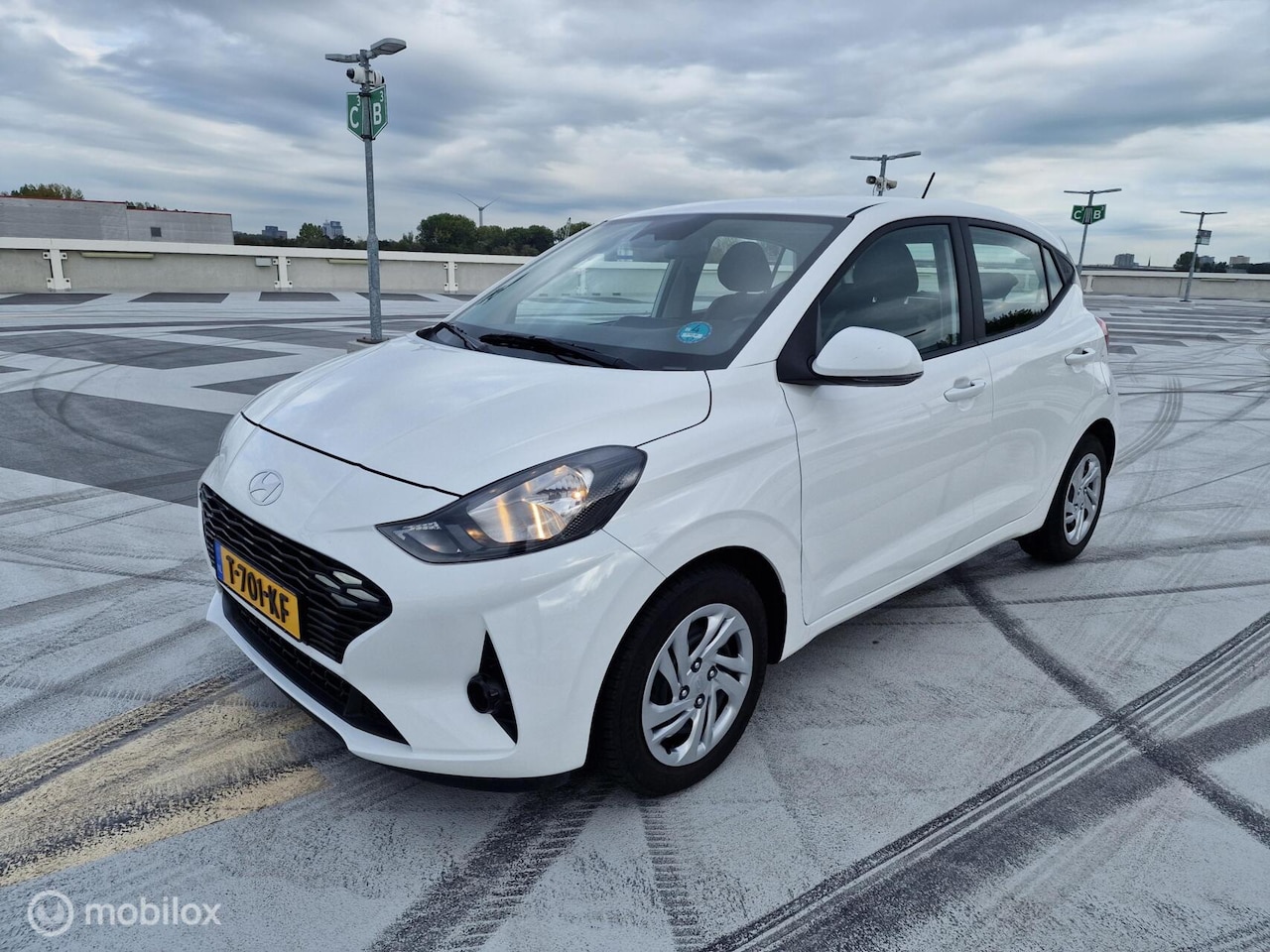 Hyundai i10 - 1.0 Premium-fabrieksgarantie -Old Edition-Dealeronderhouden - AutoWereld.nl