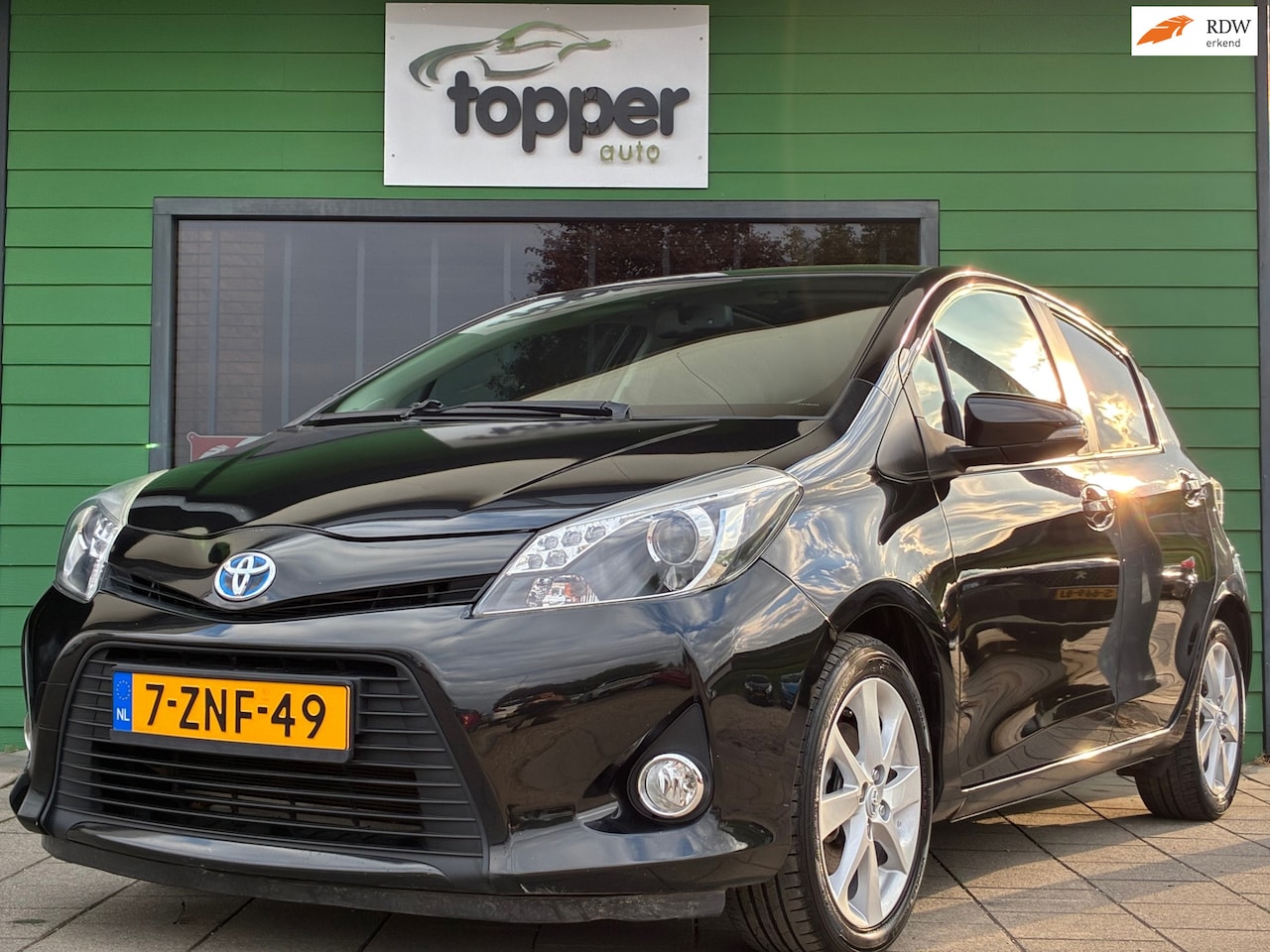 Toyota Yaris - 1.5 Full Hybrid Aspiration|Automaat|Panoramadak|Navigatie|Camera|CruiseControl|Climatronic - AutoWereld.nl