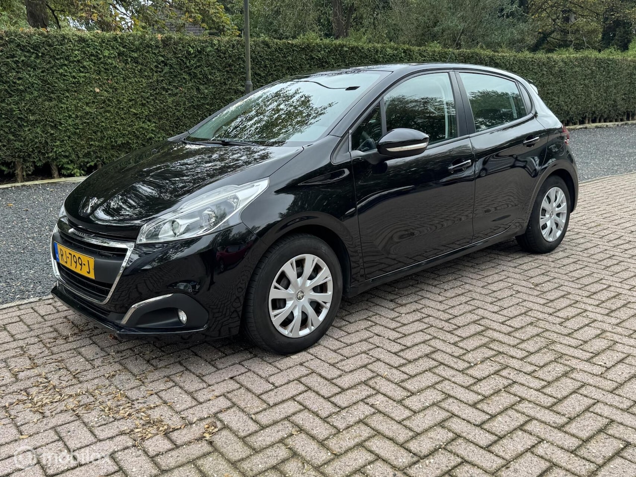 Peugeot 208 - 1.2 PureTech AIRCO/NAVIGATIE/PDC/TREKHAAK - AutoWereld.nl
