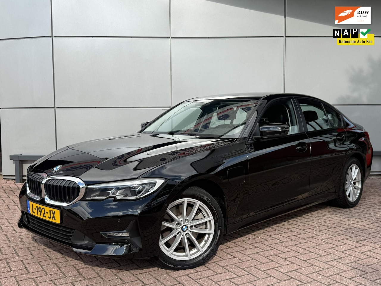 BMW 3-serie - 320e Business Edition Plus | Leer | Laser LED koplampen | Dealer onderhouden | - AutoWereld.nl