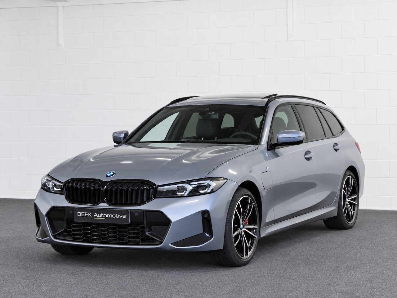 BMW 3-serie Touring - 320e | M Sport | PANO | STOELVRW | LEDER - AutoWereld.nl