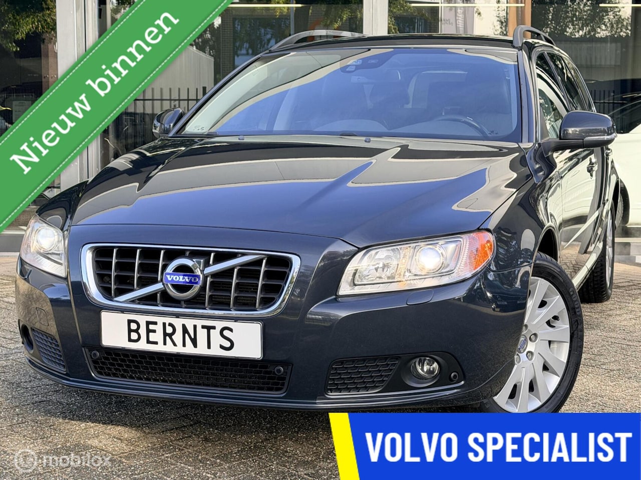 Volvo V70 - T4 Momentum|Leder|Stoelverwarming|Navigatie|PDC|Bochtenverlichting - AutoWereld.nl
