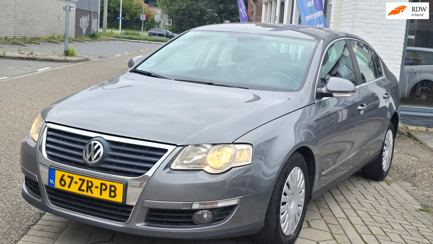 Volkswagen Passat - 1.8 TFSI Comfortline*1 e eig*dealer onderhoud*nap*apk*airco*rijd perfect*trekhaak*inruil m - AutoWereld.nl