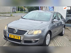 Volkswagen Passat - 1.8 TFSI Comfortline*1 e eig*dealer onderhoud*nap*apk*airco*rijd perfect*trekhaak*inruil m