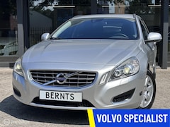 Volvo V60 - T4 Momentum|Automaat|Stoelverwarming|Trekhaak|Bluetooth|