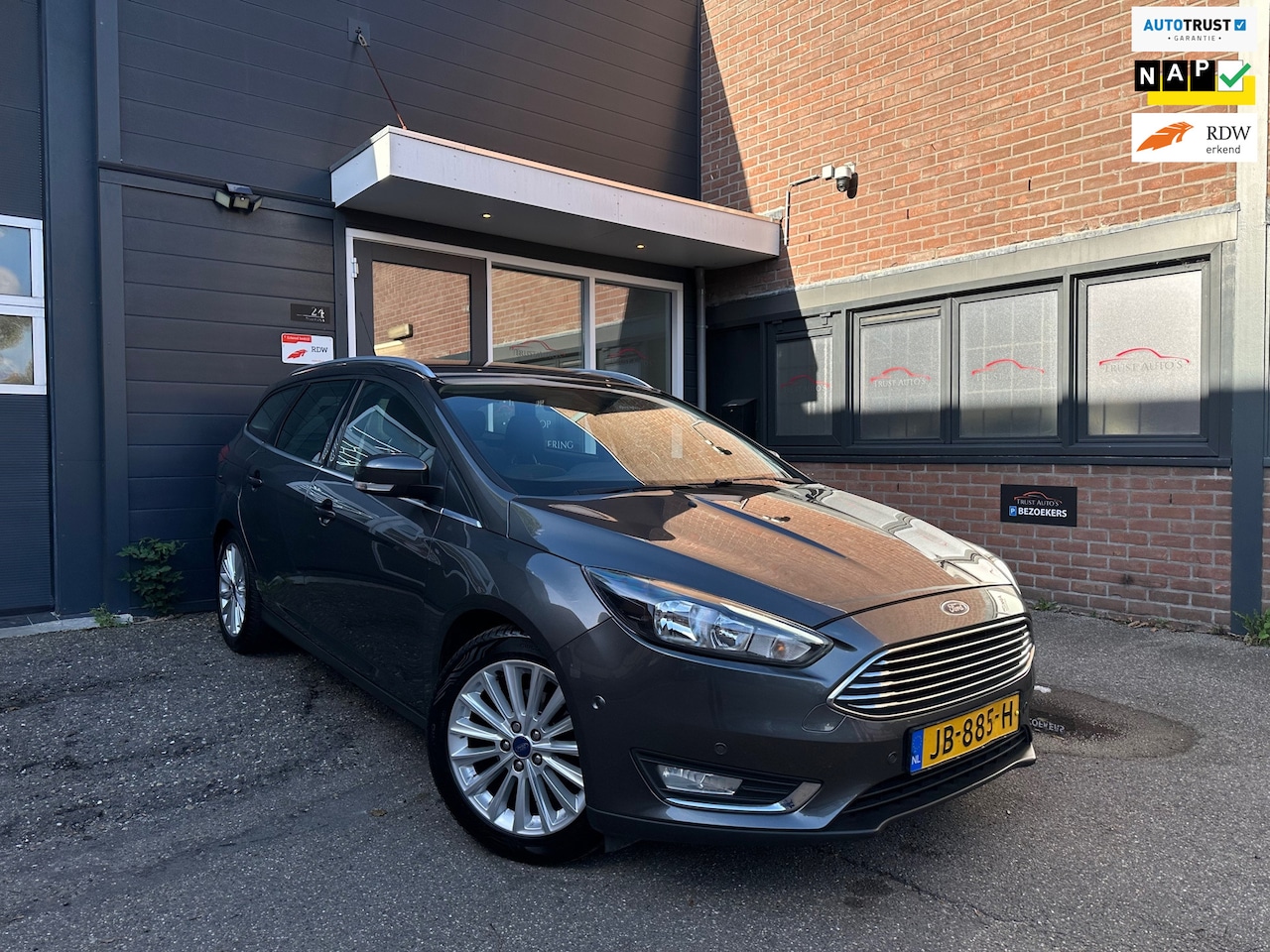 Ford Focus Wagon - 1.0 Titanium|Nap|Cruise|Navi|Pdc|Trekhaak - AutoWereld.nl