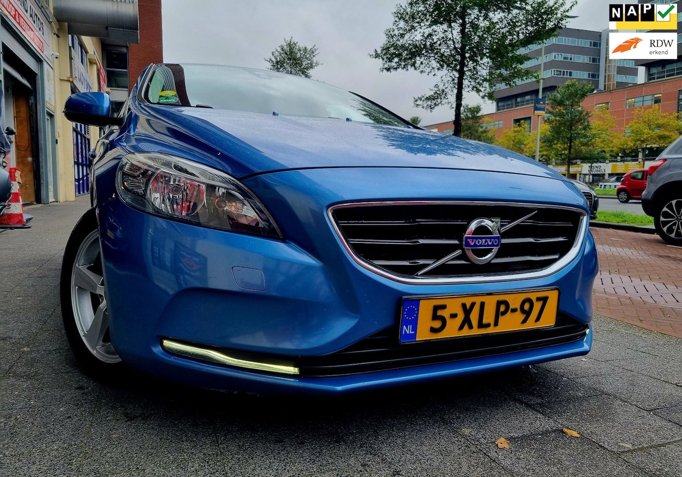 Volvo V40 - 2.0 D4 Momentum Business Nette Staat - AutoWereld.nl