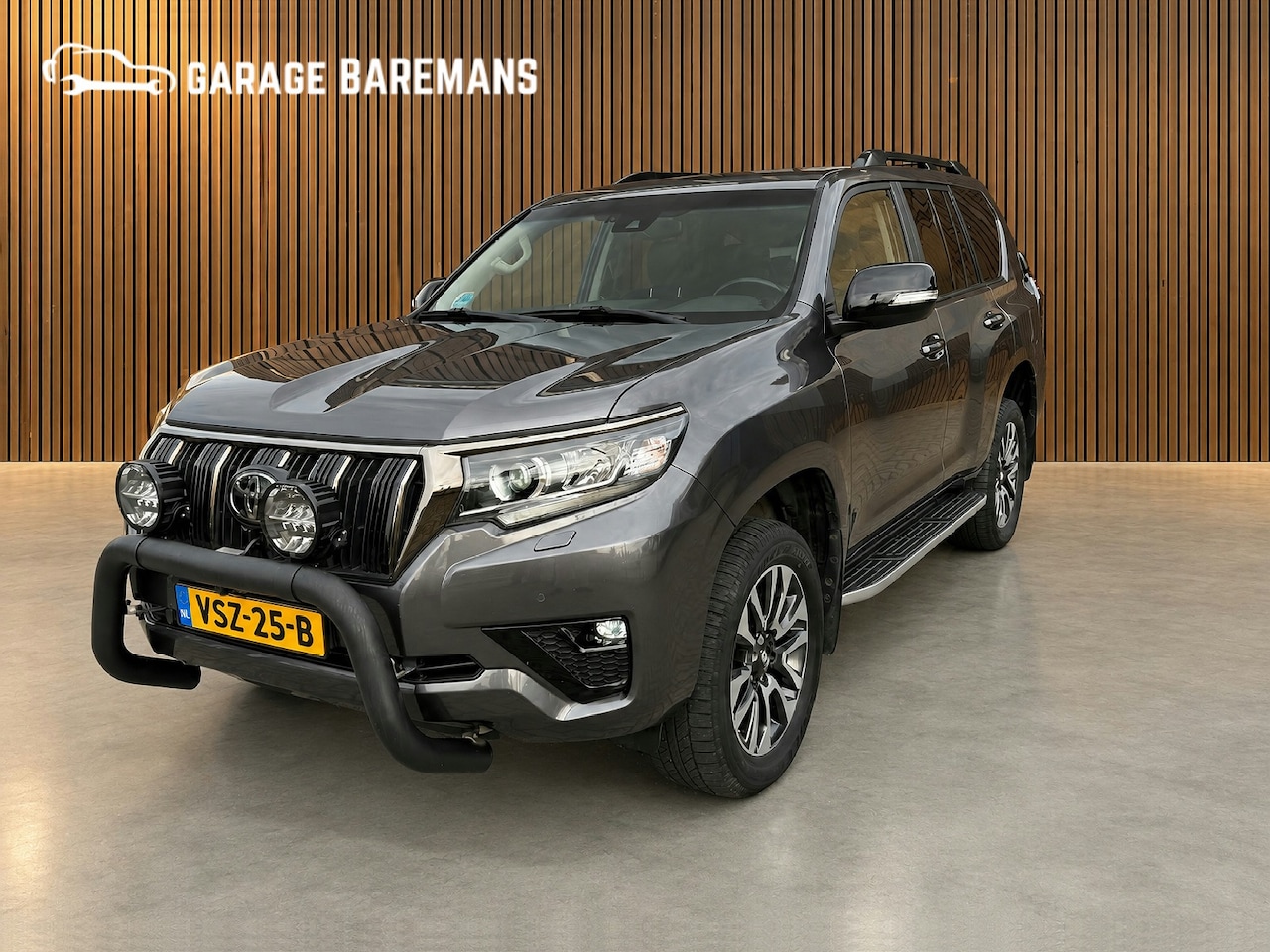 Toyota Land Cruiser - 2.8 D-4D-F Black Edition Window Van 2.8 D-4D-F Black Edition Window Van - AutoWereld.nl