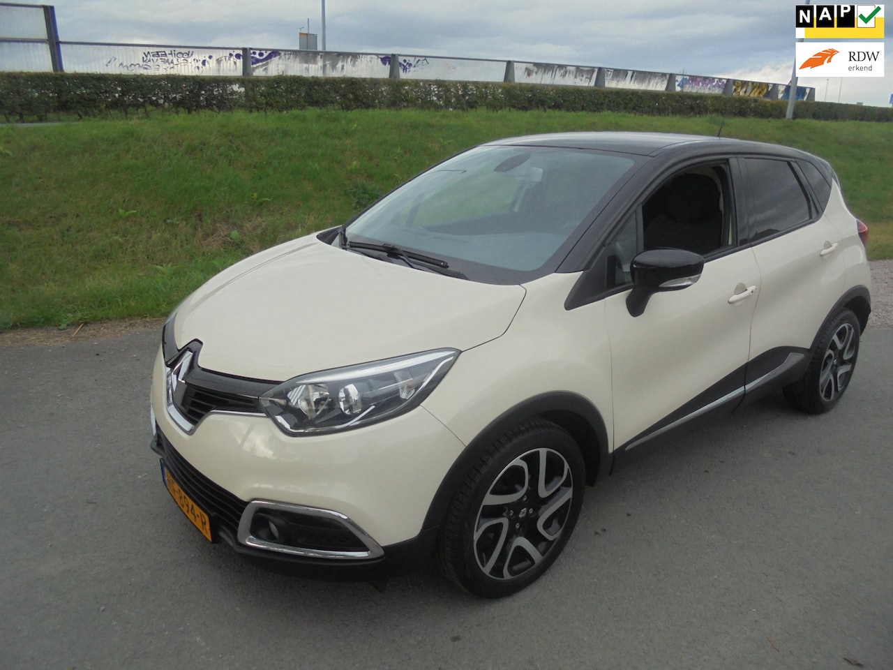 Renault Captur - Renault Captur 0.9 Benzine airco navigatie trekhaak 122.000km - AutoWereld.nl