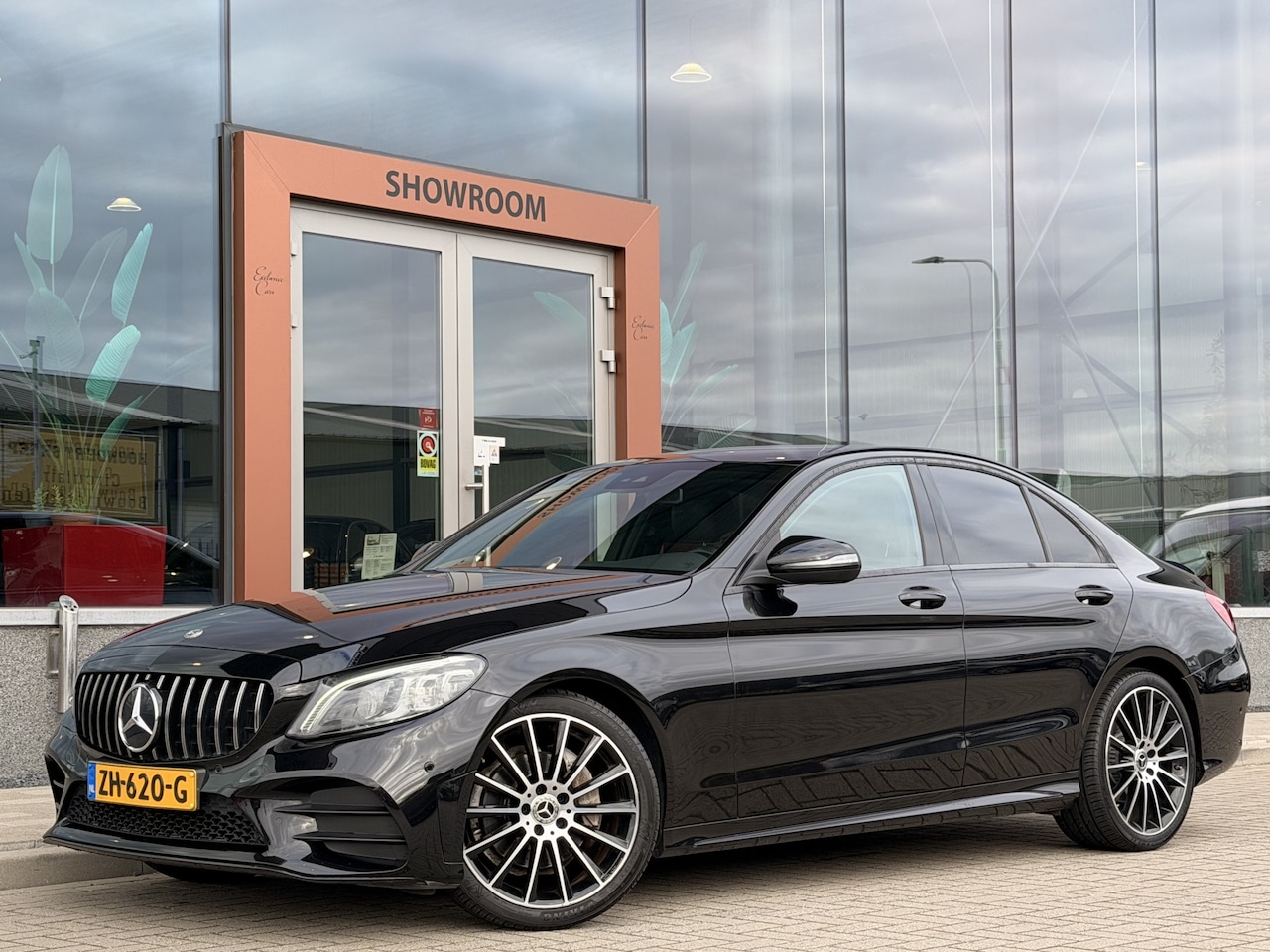 Mercedes-Benz C-klasse - C-Klasse 180 | AMG Pakket | Burmester | Sfeerverlichting | Apple Carplay | 19 inch | Matri - AutoWereld.nl