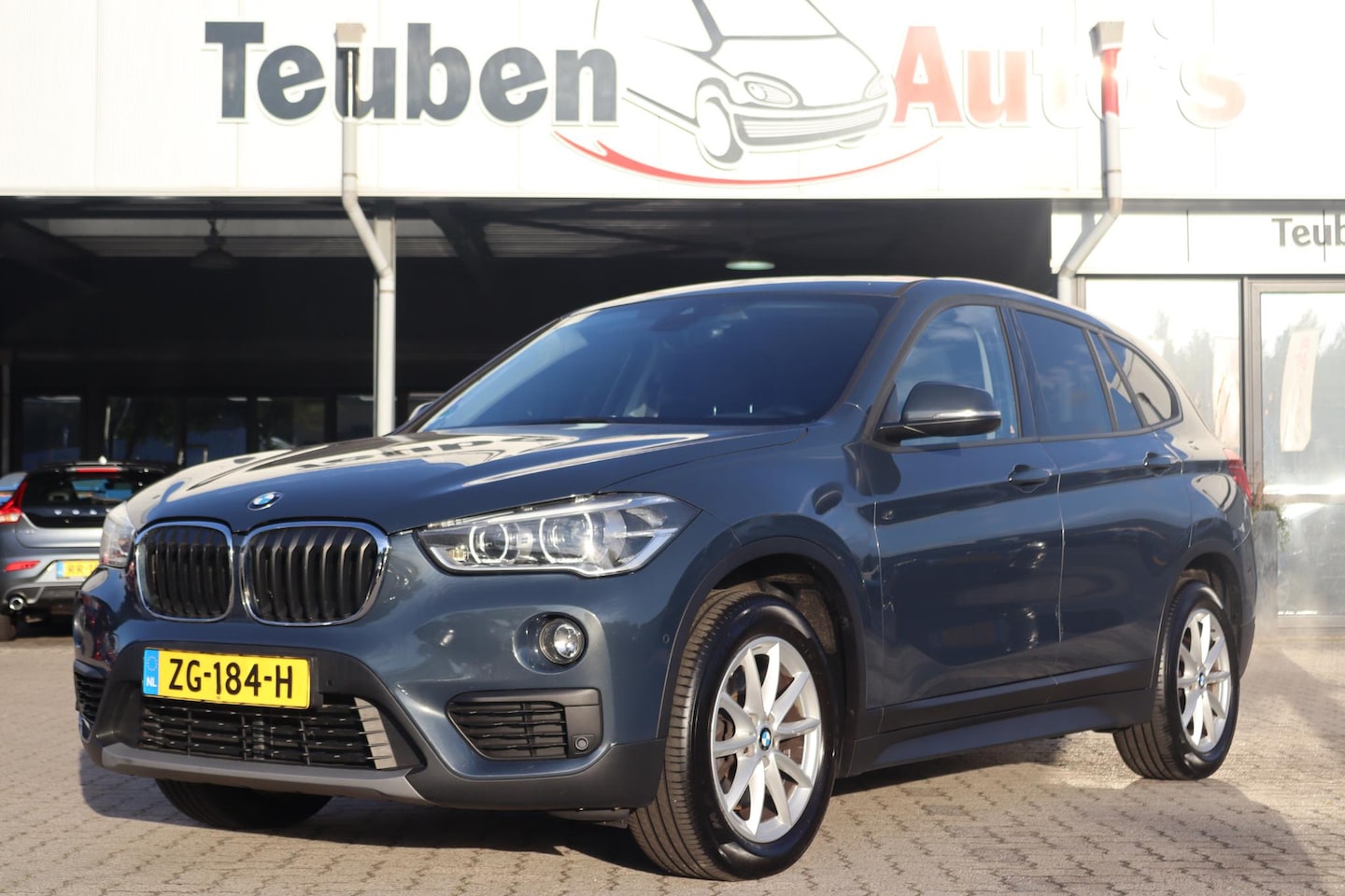 BMW X1 - xDrive20i High Executive | Trekhaak | Cruise Control | Panoramadak | Electrische achterkle - AutoWereld.nl