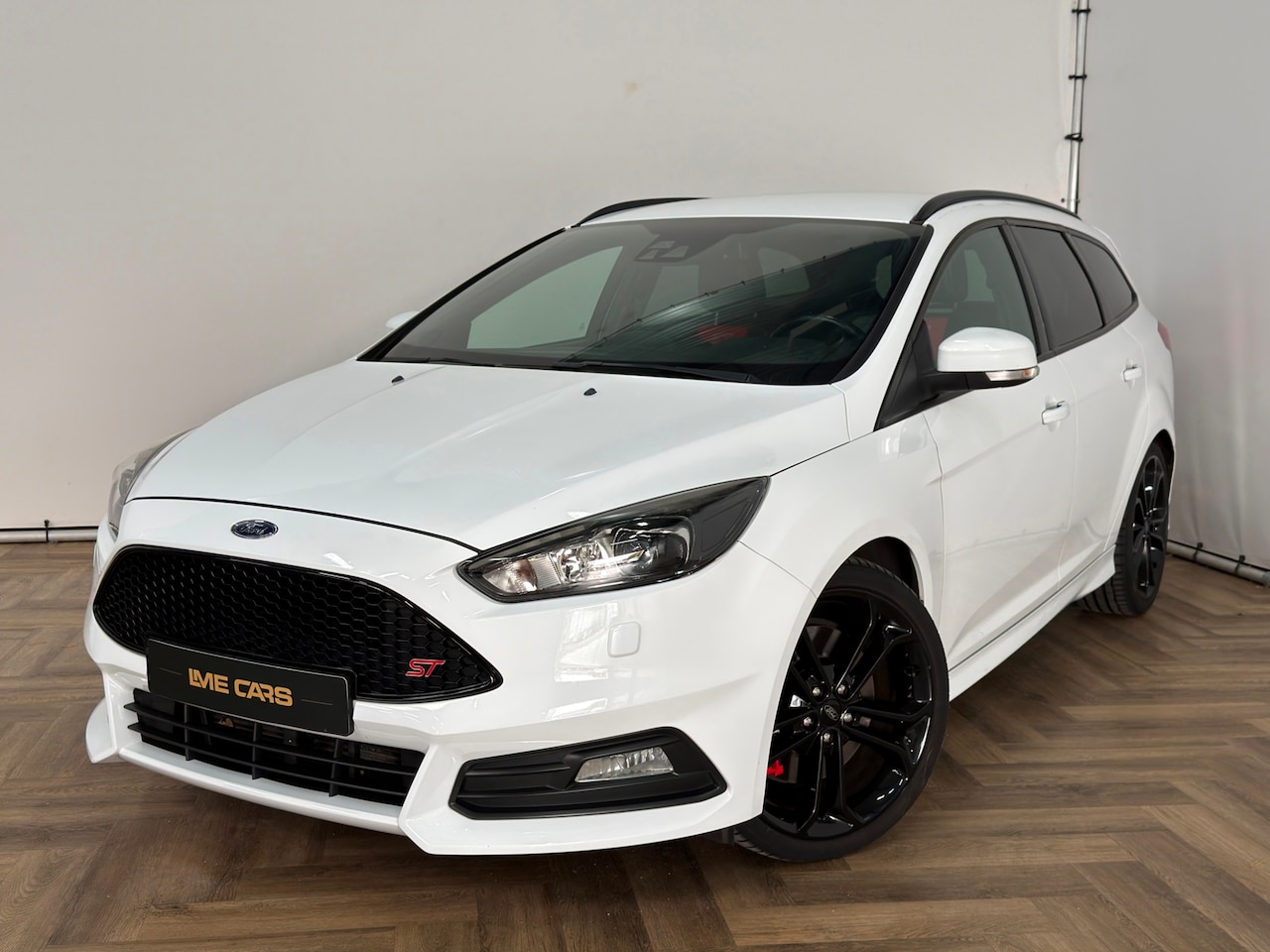 Ford Focus Wagon - 2.0 ST|DEALER ONDERHOUDEN|CARPLAY|INRUIL MOGELIJK| - AutoWereld.nl