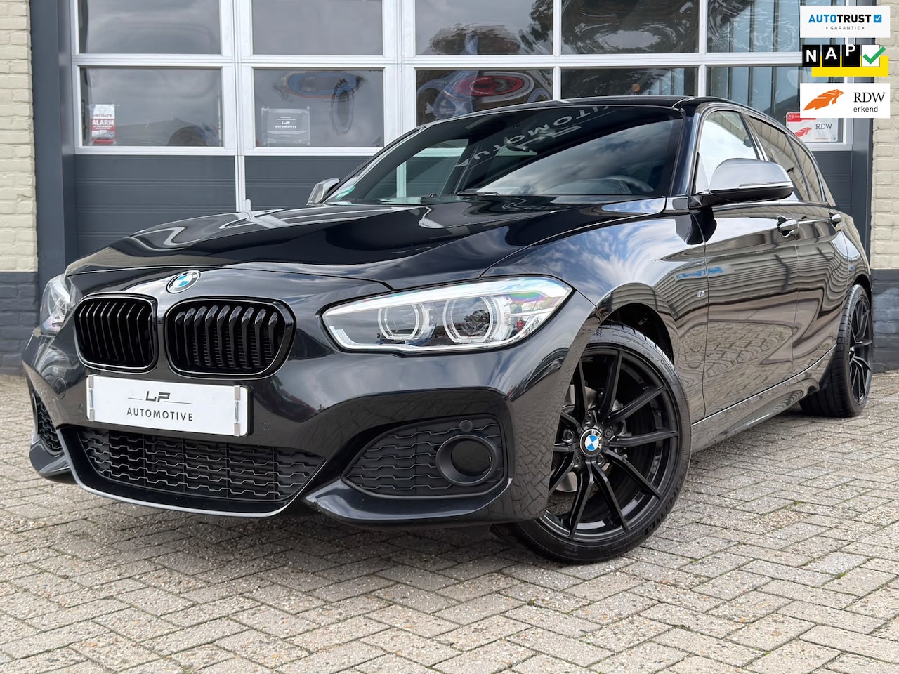 BMW 1-serie - 118i High Exe. / M-pakket / NL-auto / Carplay - AutoWereld.nl