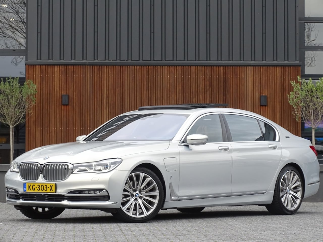 BMW 7-serie - 740e Lang 326PK / VIP / Bowers & Wilkins / Skylounge / *NAP* - AutoWereld.nl