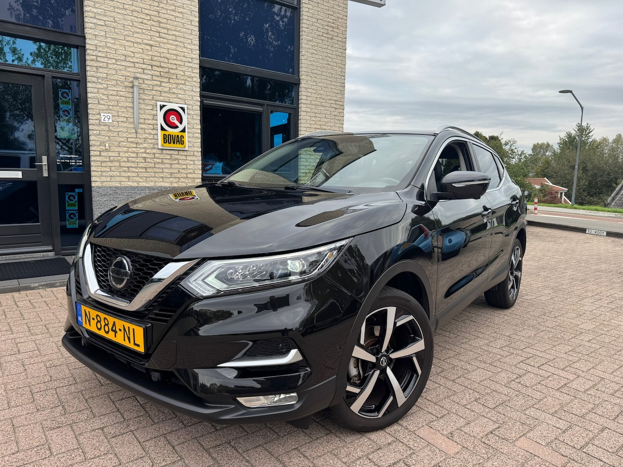 Nissan Qashqai - 1.2 Tekna- pano- 360cam-nav-cruise controle - AutoWereld.nl