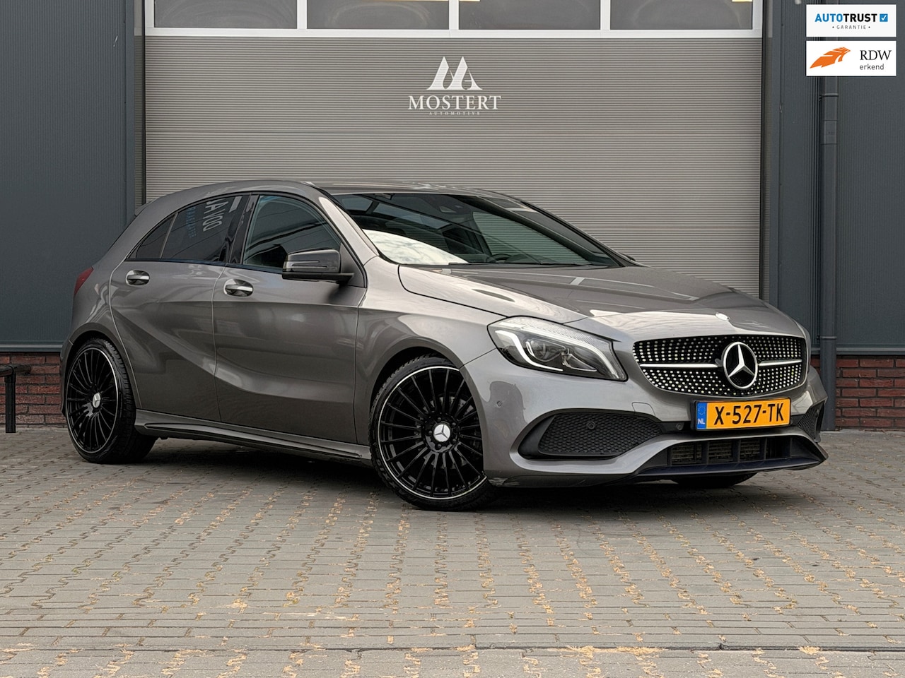 Mercedes-Benz A-klasse - 180/122pk Prestige AMG Style|2017|Stoelverw.|Cruise|PDC|Camera|AMG interieur exterieur|19" - AutoWereld.nl