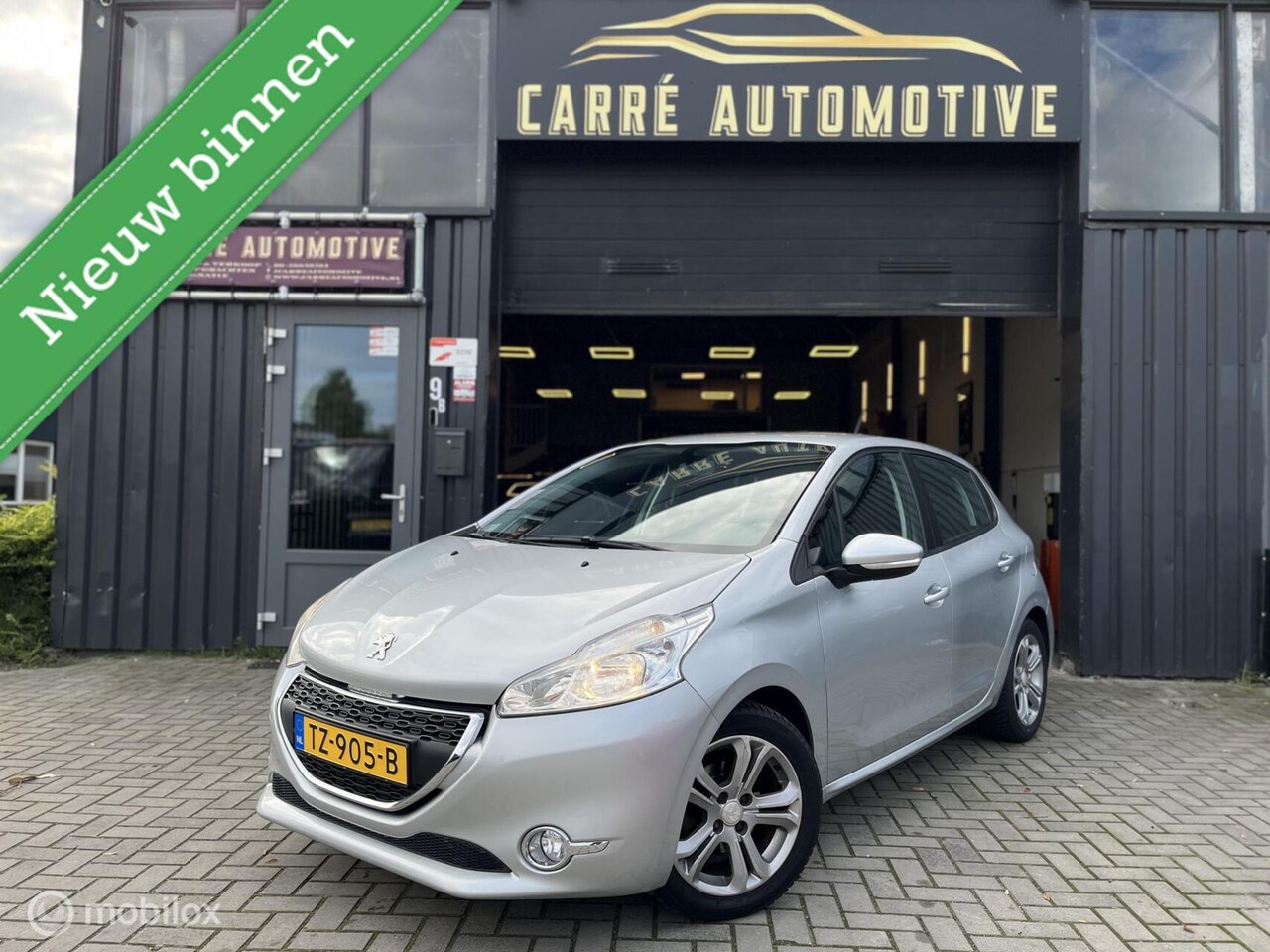 Peugeot 208 - 1.2 e-VTi Blue Lease Automaat|Cruise|Parkeersensoren|Stoelverwarming - AutoWereld.nl