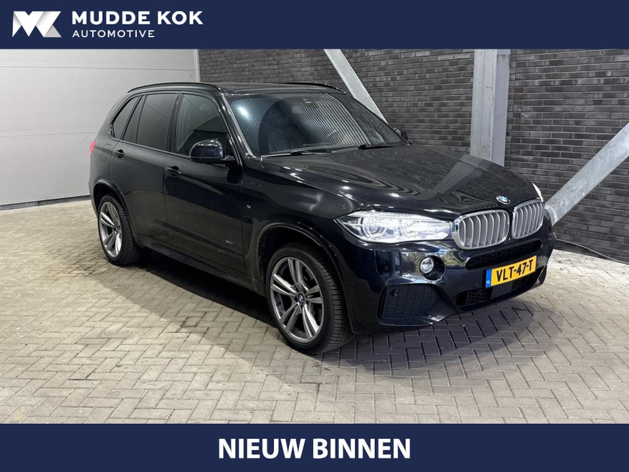 BMW X5 - xDrive40d M-Sport | GRIJS KENTEKEN | Panoramadak | Harman/Kardon | 360° Camera | Trekhaak - AutoWereld.nl