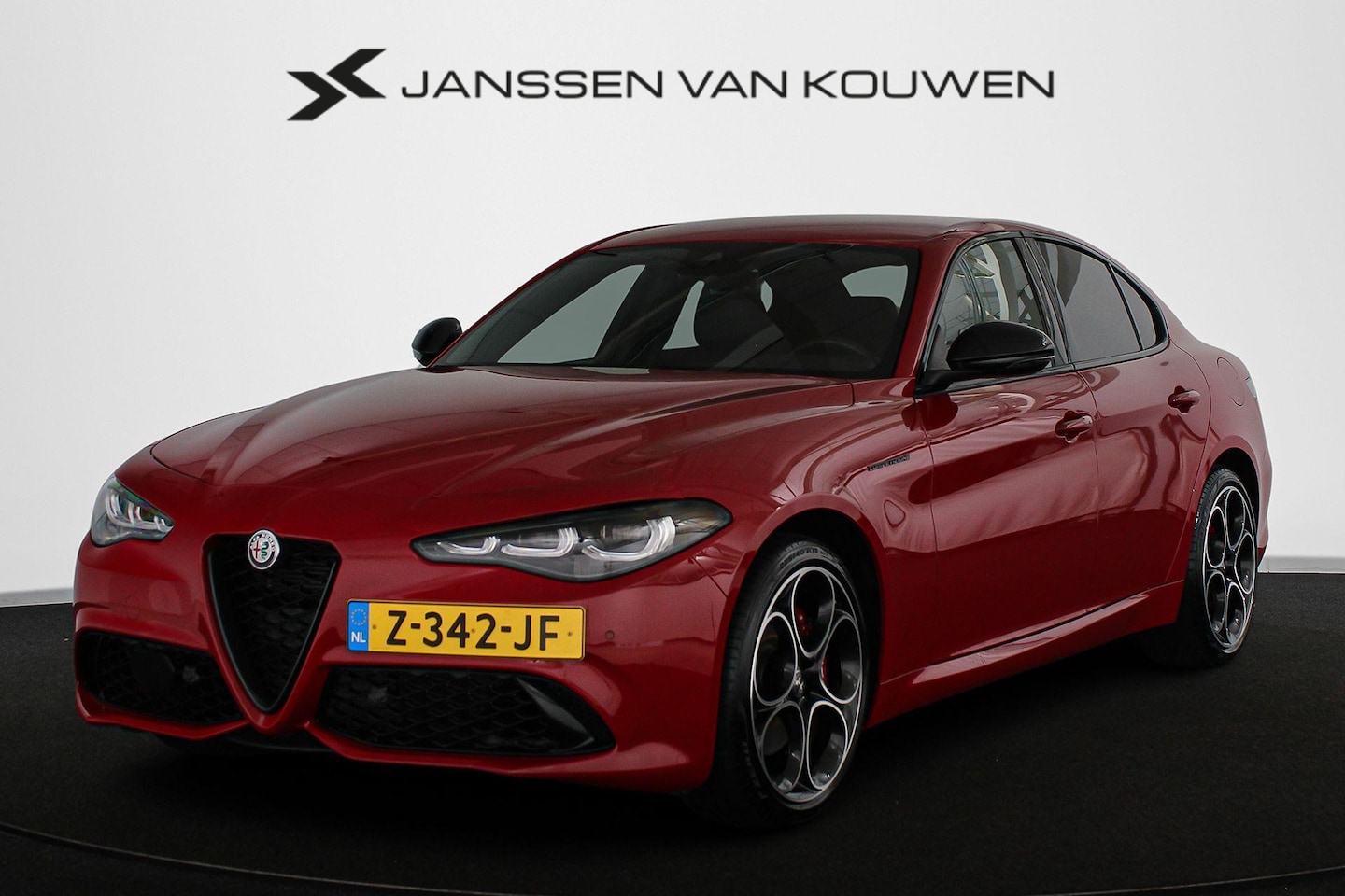 Alfa Romeo Giulia - 2.0 T GME AWD Competizione 280PK Facelift Harman Kardon Winterpack - AutoWereld.nl