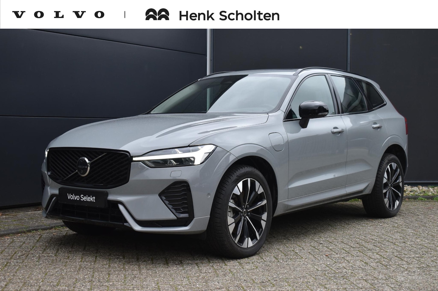 Volvo XC60 - T6 Plug-in hybrid AWD Ultra Dark | Luchtvering | Trekhaak | Panoramisch Schuif-/Kanteldak - AutoWereld.nl