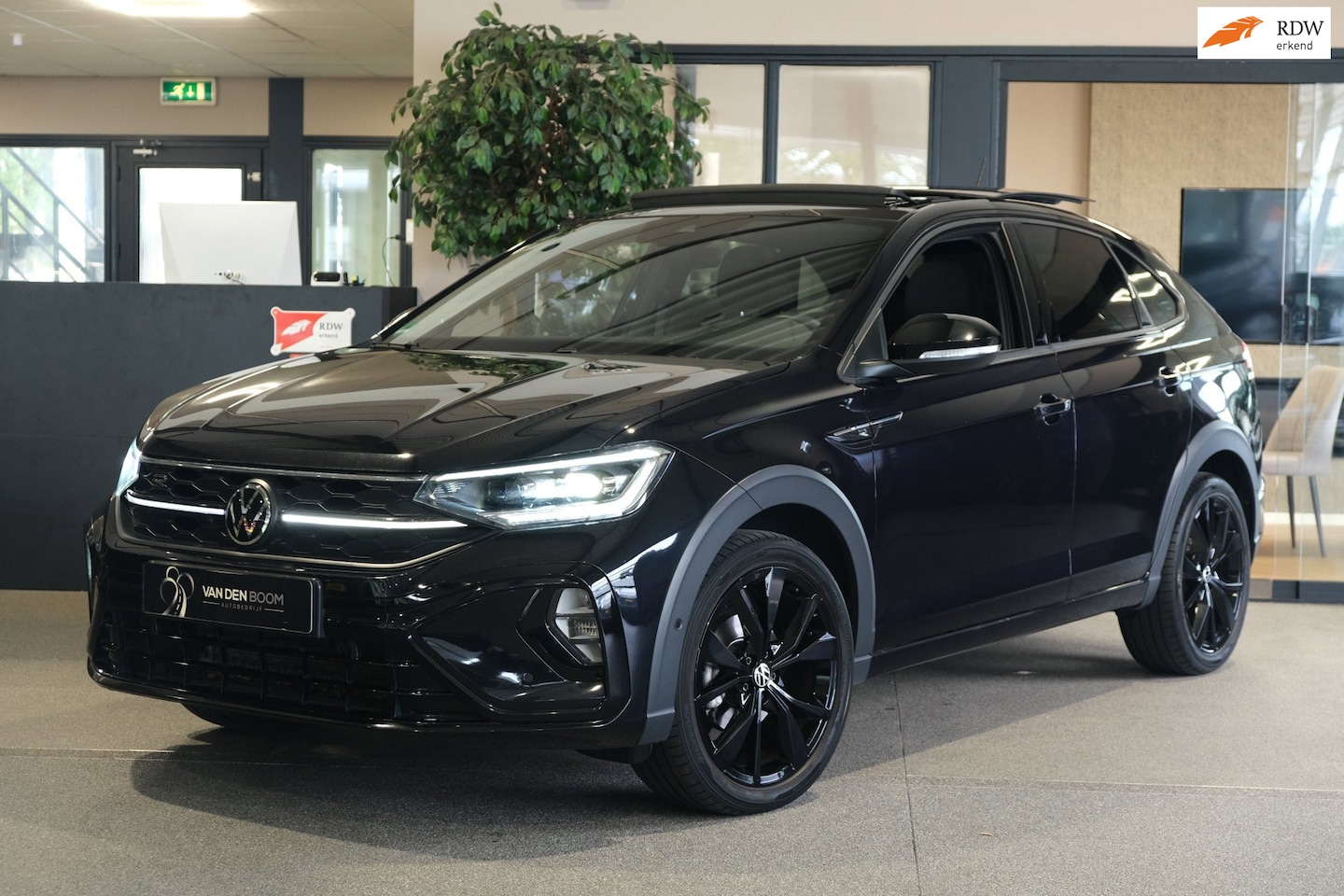 Volkswagen Taigo - 1.5 TSI 2x R-Line 150PK DSG Black Style Pano IQ Matrix ACC Beats Keyless Cam - AutoWereld.nl