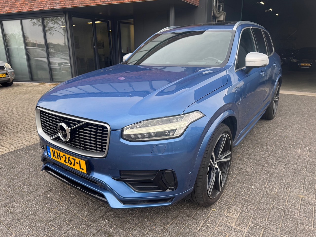 Volvo XC90 - 2.0 T8 7PERS R DESIGN PANO 360 HEADUP B&W TREKHAAK VOL VOL VOL - AutoWereld.nl