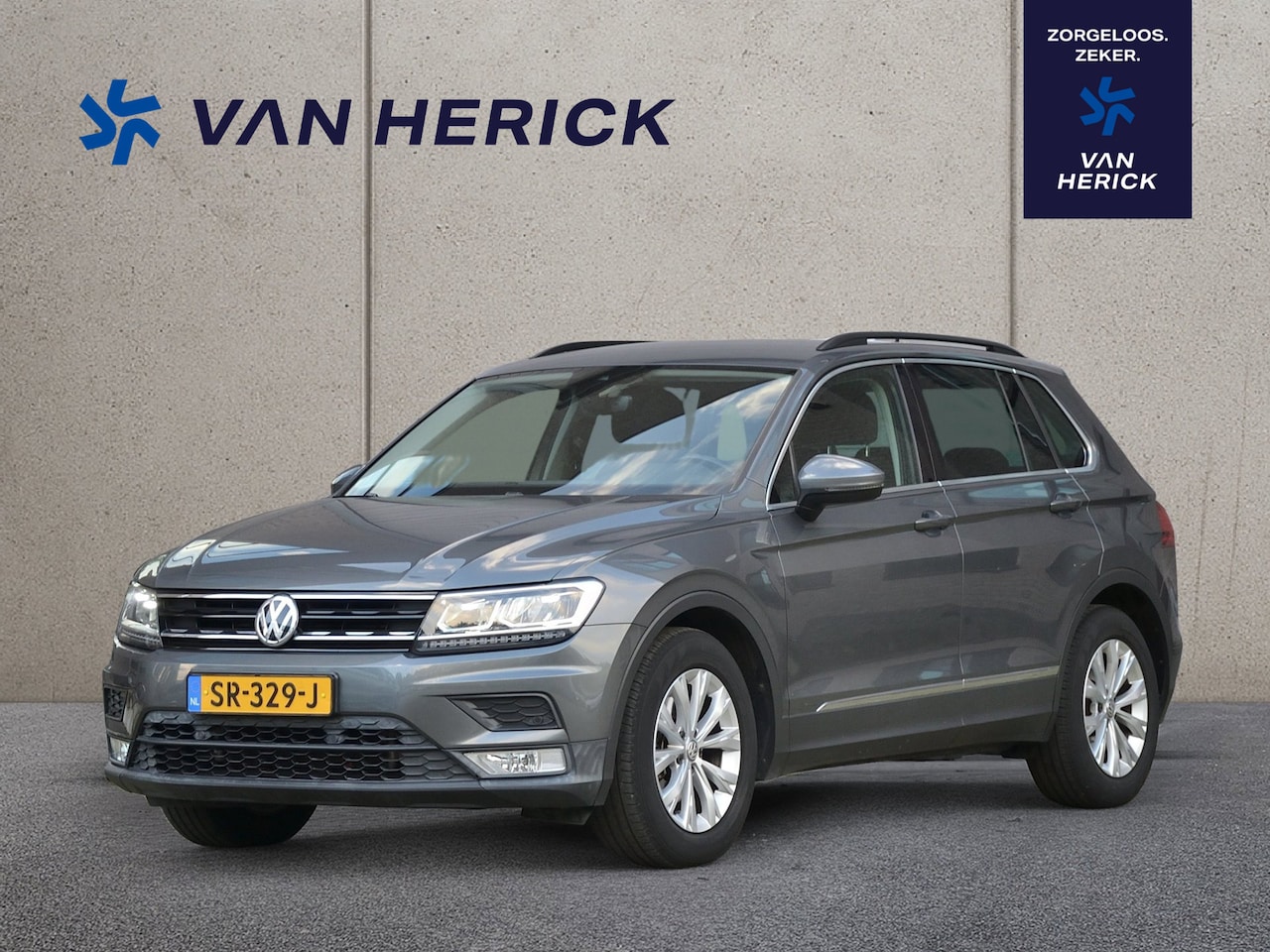 Volkswagen Tiguan - 1.4 TSI ACT 150PK Comfortline Automaat | Navigatie | Trekhaak | Winterpakket - AutoWereld.nl